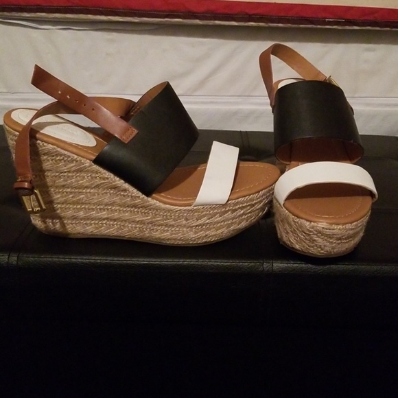 Wedge Heels - Picture 2 of 3